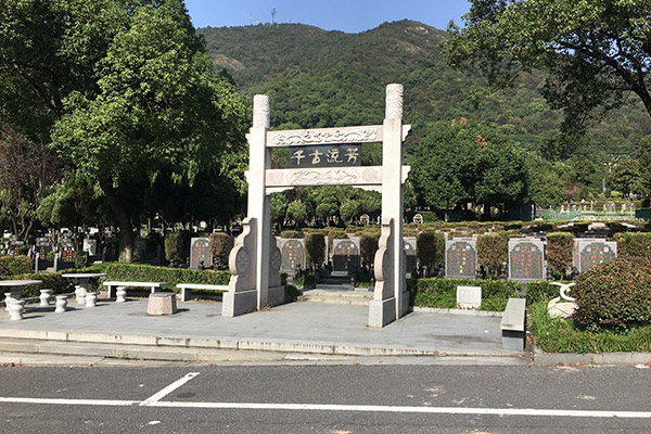 龙居寺公墓