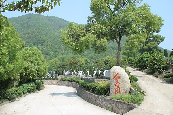 龙居寺公墓