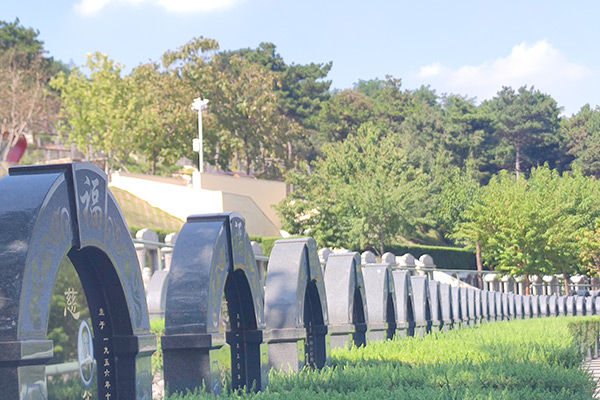 西安公墓陵园墓碑设计引领全国墓地行业创新