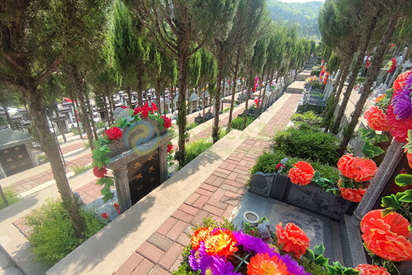 石家庄陵园草坪葬的墓碑设计和个性化选择有哪些考量？